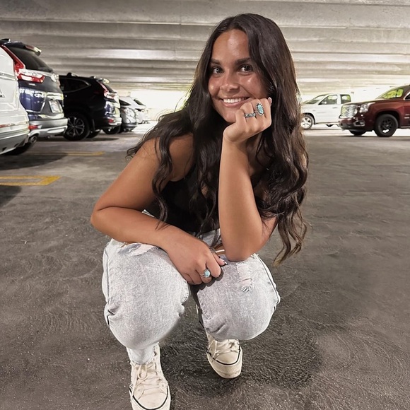 Meet your Posher, Ashley - Picture 1 of 2